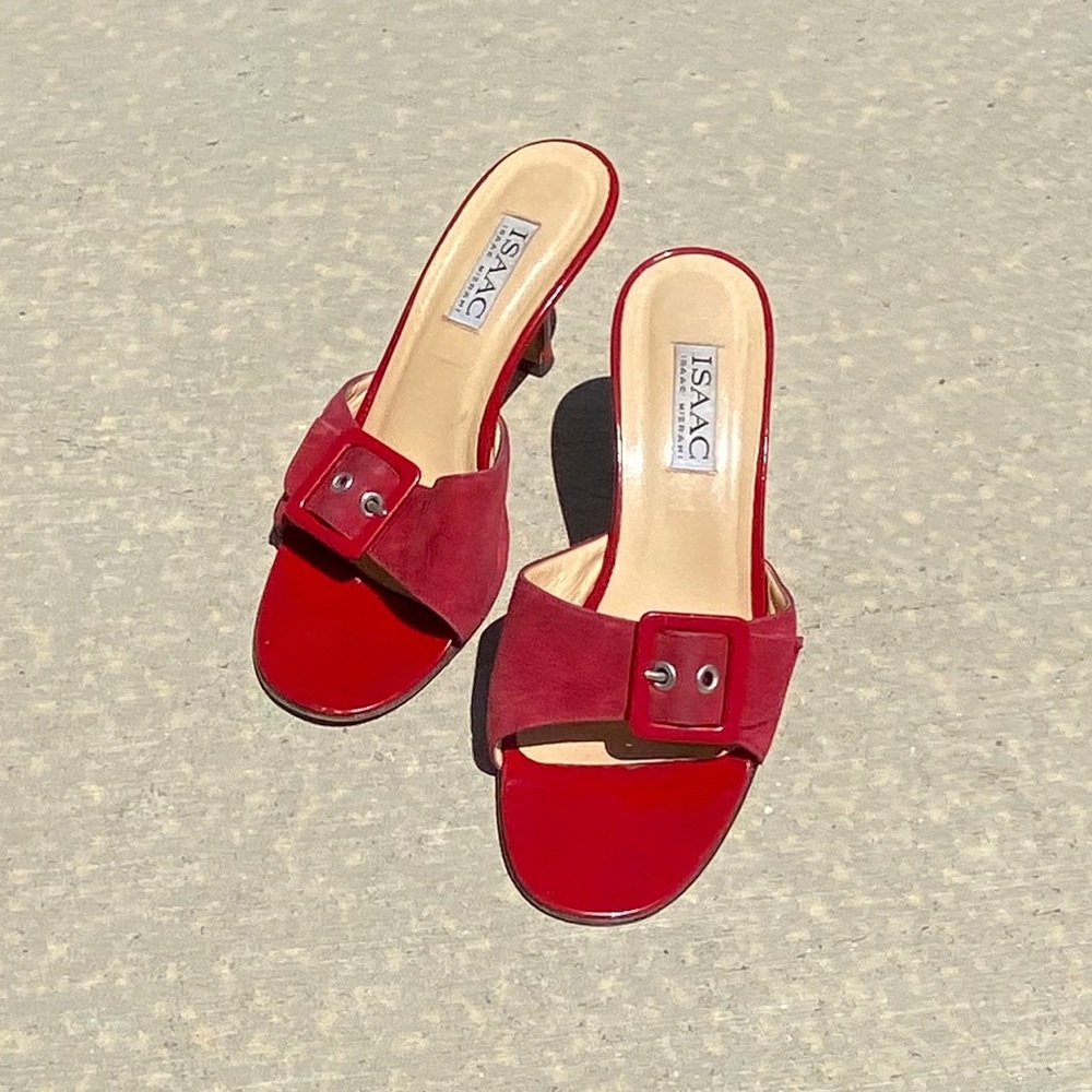 Isaac Mizrahi buckle heels